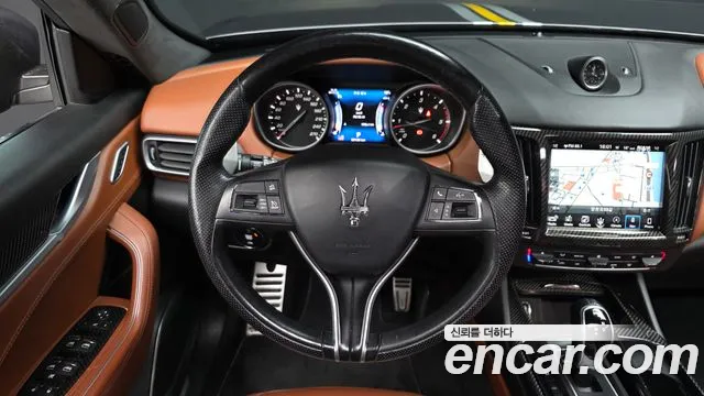 Maserati Levante 2017 — фото 14