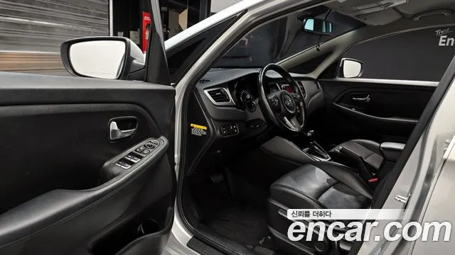 Kia Carens 2015 — фото 13