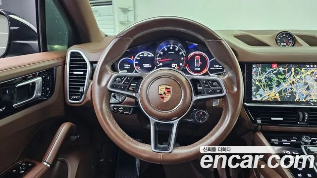 Porsche Cayenne 2020 — фото 19