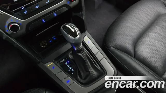 Hyundai AVANTE 2018 — фото 9