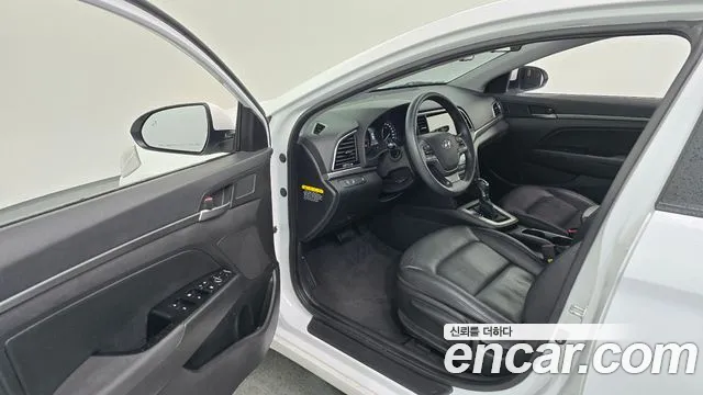 Hyundai AVANTE 2018 — фото 10