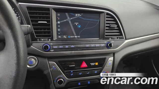 Hyundai AVANTE 2018 — фото 14