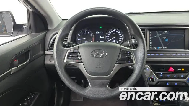 Hyundai AVANTE 2018 — фото 15