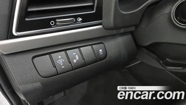 Hyundai AVANTE 2018 — фото 17
