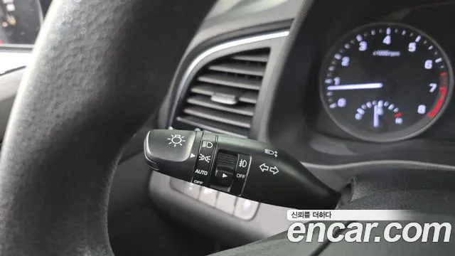 Hyundai AVANTE 2018 — фото 19