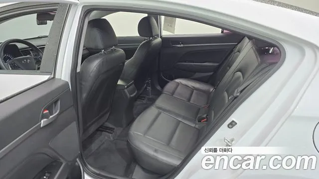 Hyundai AVANTE 2018 — фото 20