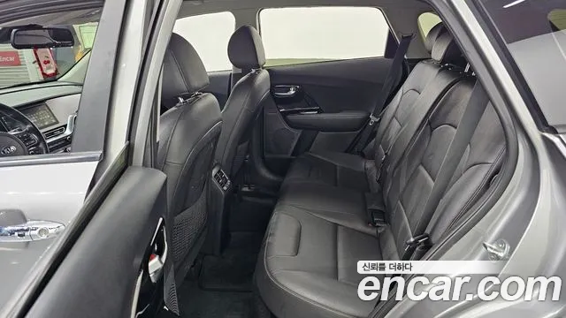 Kia Niro 2020 — фото 12