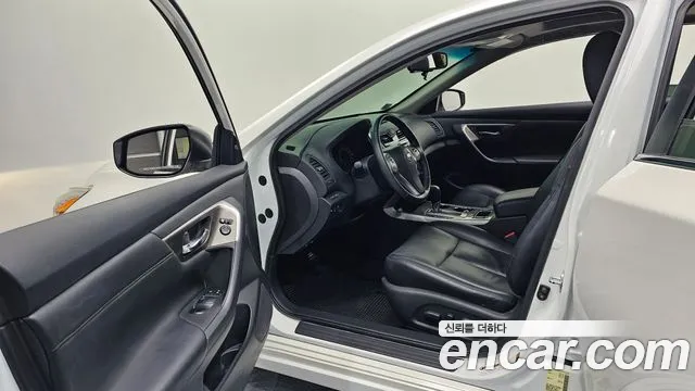 Nissan Altima 2016 — фото 12