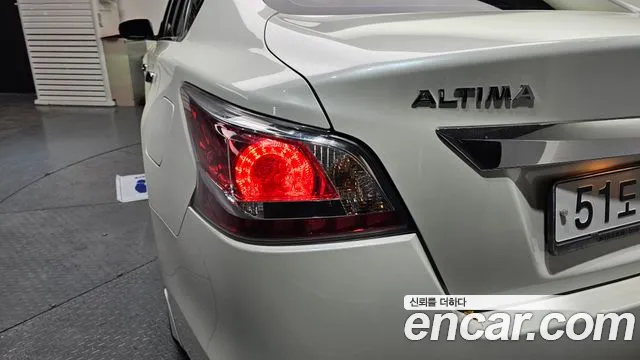 Nissan Altima 2016 — фото 8