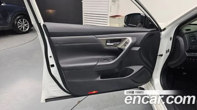Nissan Altima 2016 — фото 13