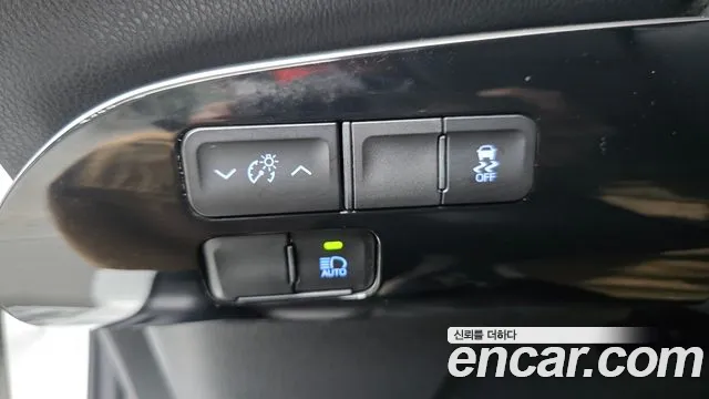 Toyota Prius 2022 — фото 18