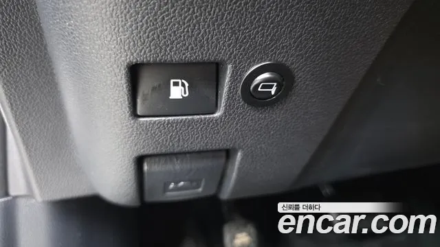 Toyota Prius 2022 — фото 19
