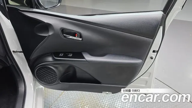 Toyota Prius 2022 — фото 15