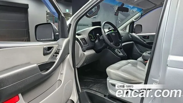 Hyundai Starex 2015 — фото 13