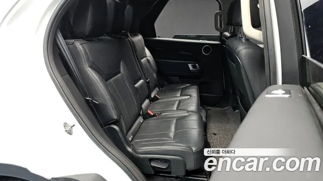 Land Rover Discovery 2018 — фото 11