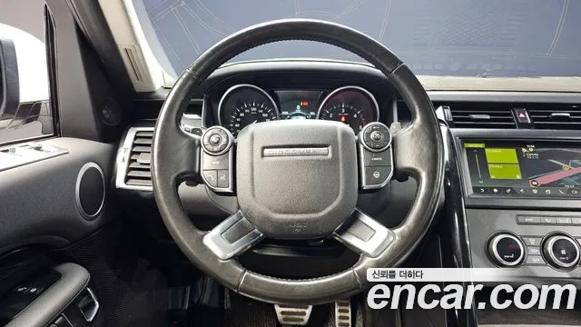 Land Rover Discovery 2018 — фото 12