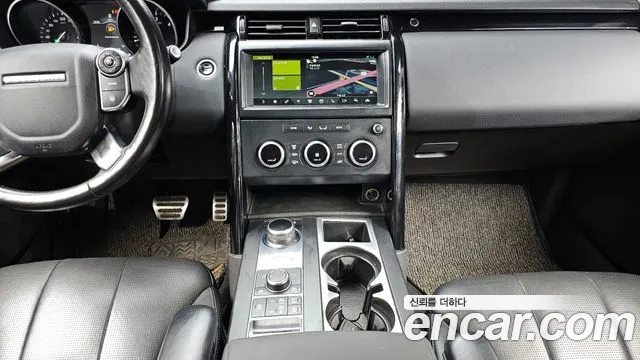 Land Rover Discovery 2018 — фото 13
