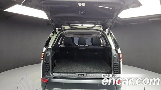 Land Rover Discovery 2018 — фото 20