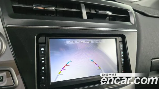 Toyota Prius 2017 — фото 20