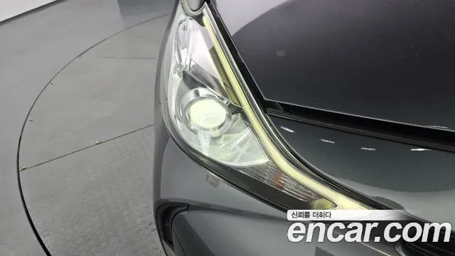 Toyota Prius 2017 — фото 8