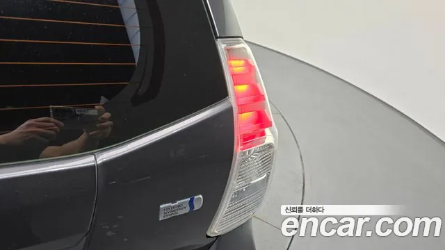 Toyota Prius 2017 — фото 9