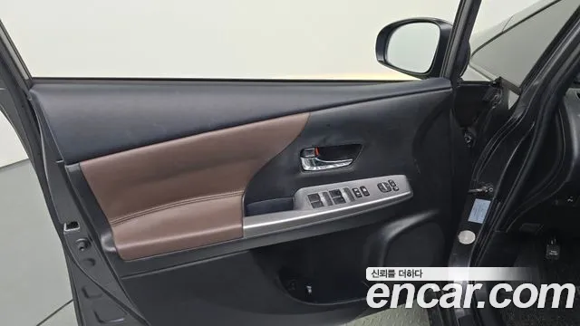 Toyota Prius 2017 — фото 14