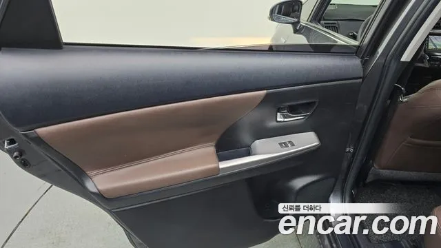 Toyota Prius 2017 — фото 15