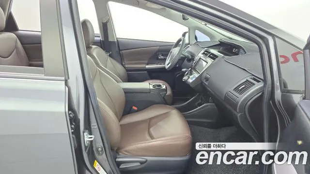 Toyota Prius 2017 — фото 16