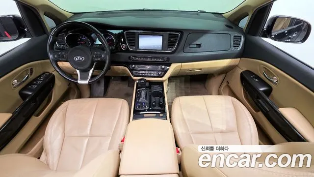 Kia Canival 2016 — фото 10
