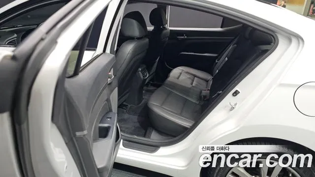 Hyundai AVANTE 2016 — фото 19