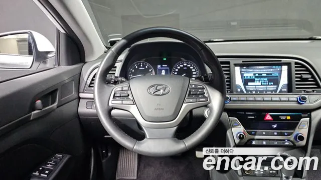 Hyundai AVANTE 2016 — фото 20