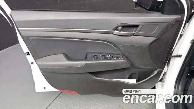 Hyundai AVANTE 2016 — фото 14