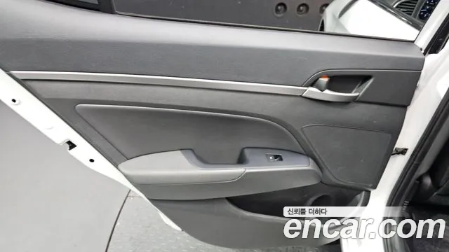 Hyundai AVANTE 2016 — фото 15