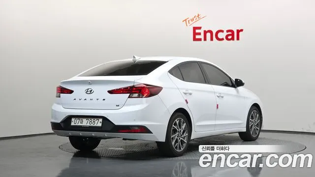 Hyundai AVANTE 2019 — фото 1