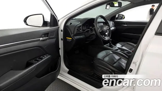 Hyundai AVANTE 2019 — фото 12