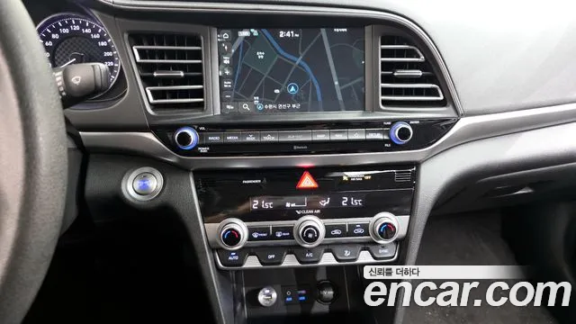 Hyundai AVANTE 2019 — фото 18