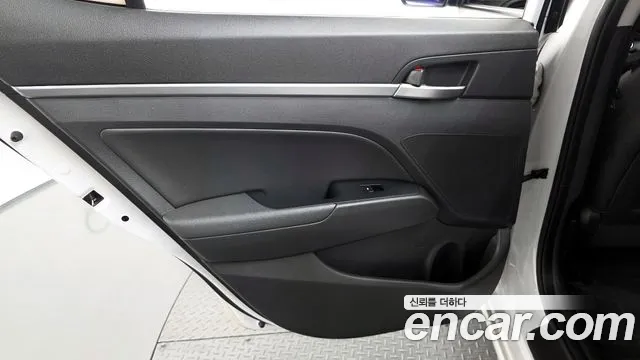 Hyundai AVANTE 2019 — фото 14