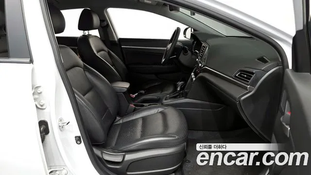 Hyundai AVANTE 2019 — фото 15