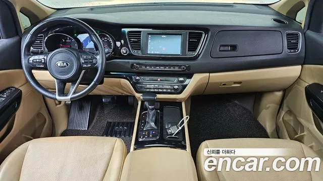 Kia Canival 2018 — фото 10