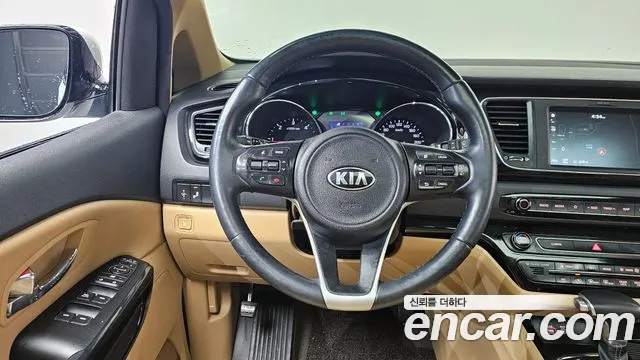Kia Canival 2018 — фото 18