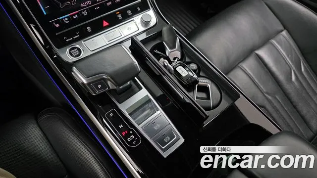Audi A8 2021 — фото 12