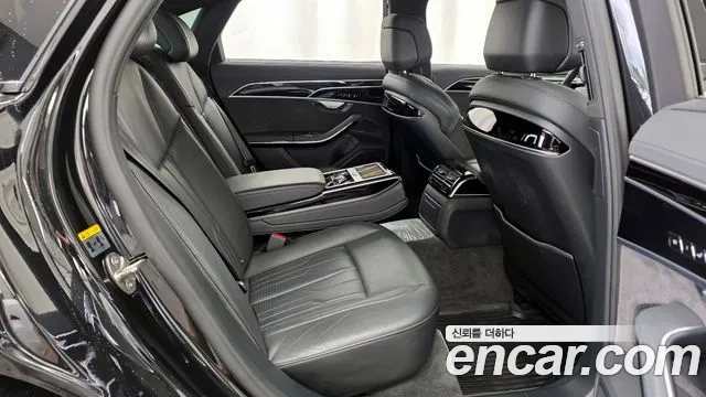 Audi A8 2021 — фото 18