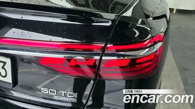 Audi A8 2021 — фото 9