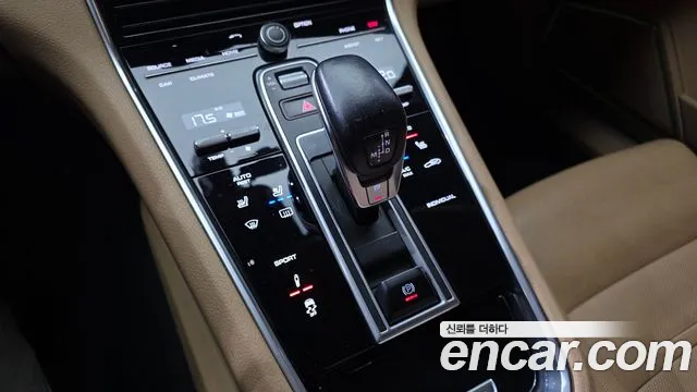 Porsche Panamera 2018 — фото 9