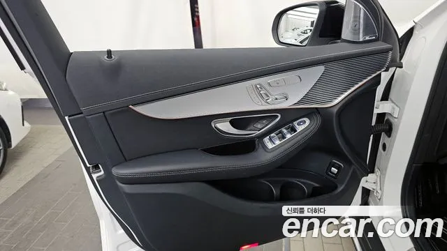 Mercedes-Benz EQC 2021 — фото 14