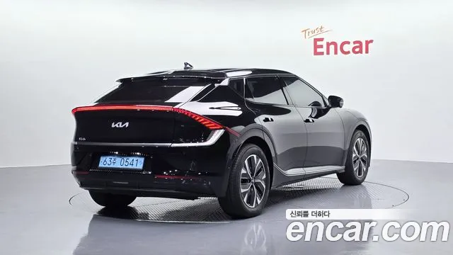Kia EV6 2023 — фото 2
