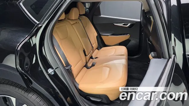 Kia EV6 2023 — фото 17