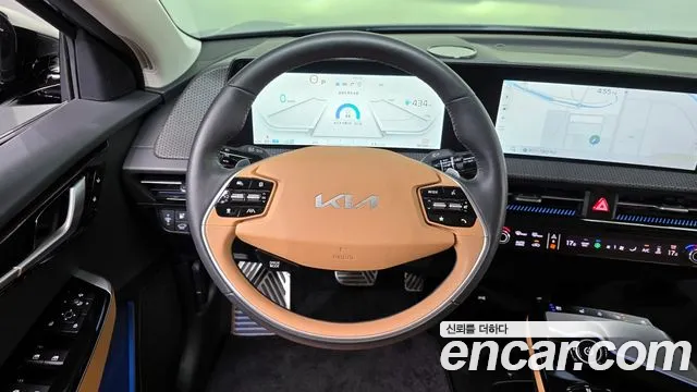 Kia EV6 2023 — фото 19