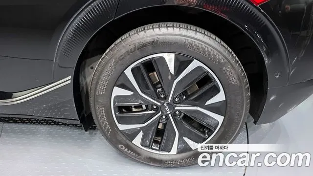 Kia EV6 2023 — фото 7