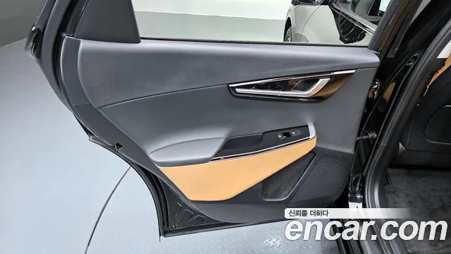 Kia EV6 2023 — фото 15